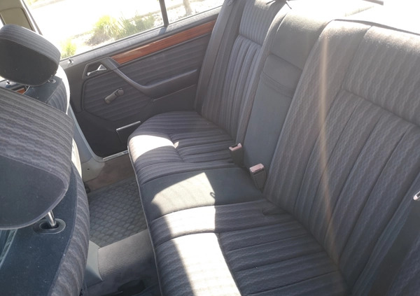 Mercedes-Benz W124 (1984-1993) cena 8999 przebieg: 346170, rok produkcji 1988 z Szczecin małe 529